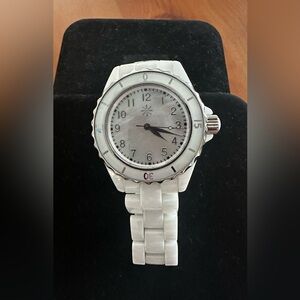 Isaac Mizrahi White Ceramic Watch with Silver Accents. Battery just replaced!